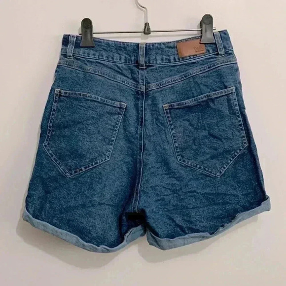 Like new condition twik PAR SIMONS Jean shorts size 28 - Picture 3 of 5